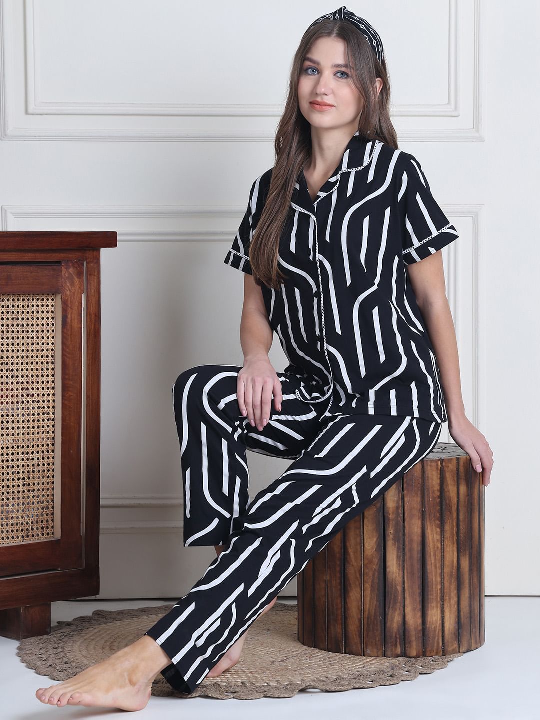 Secret Wish Black Abstract Hosiery Night Suit