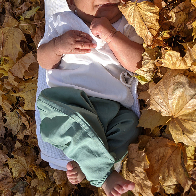 WHITEWATER KIDS UNISEX ORGANIC ESSENTIAL WHITE ANGRAKHA TOP + MINT PANTS