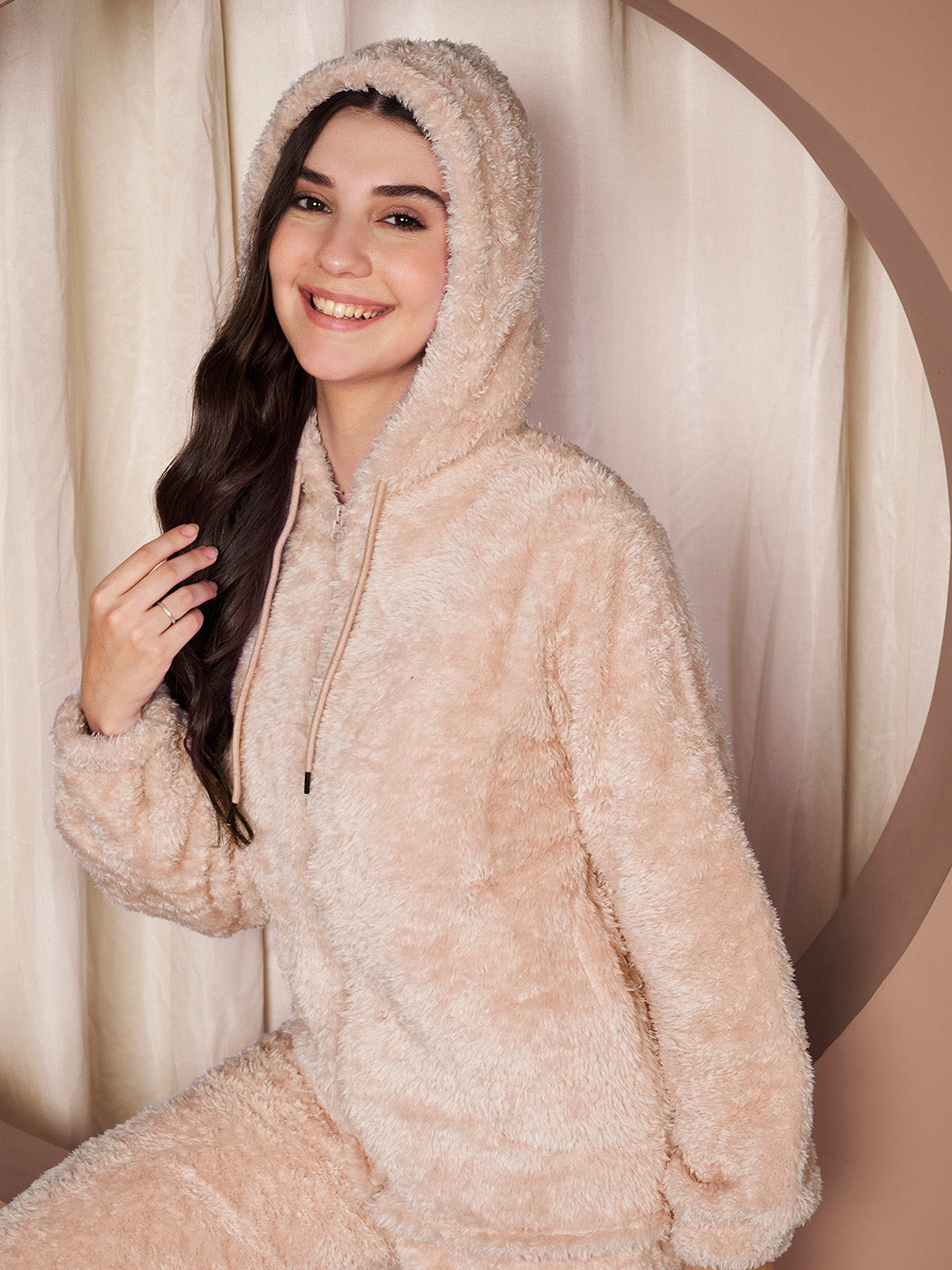 Beige Solid Faux Fur Zip Closure Winter Night Suit