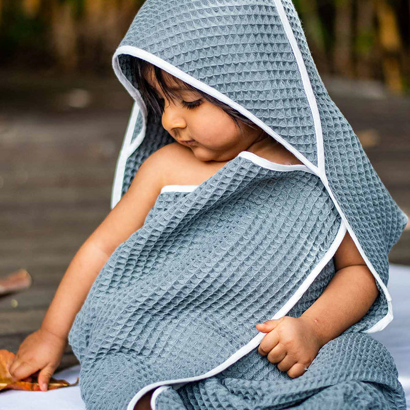 WHITEWATER KIDS ORGANIC WAFFLE HOODED PONCHO TOWEL SET - GREY