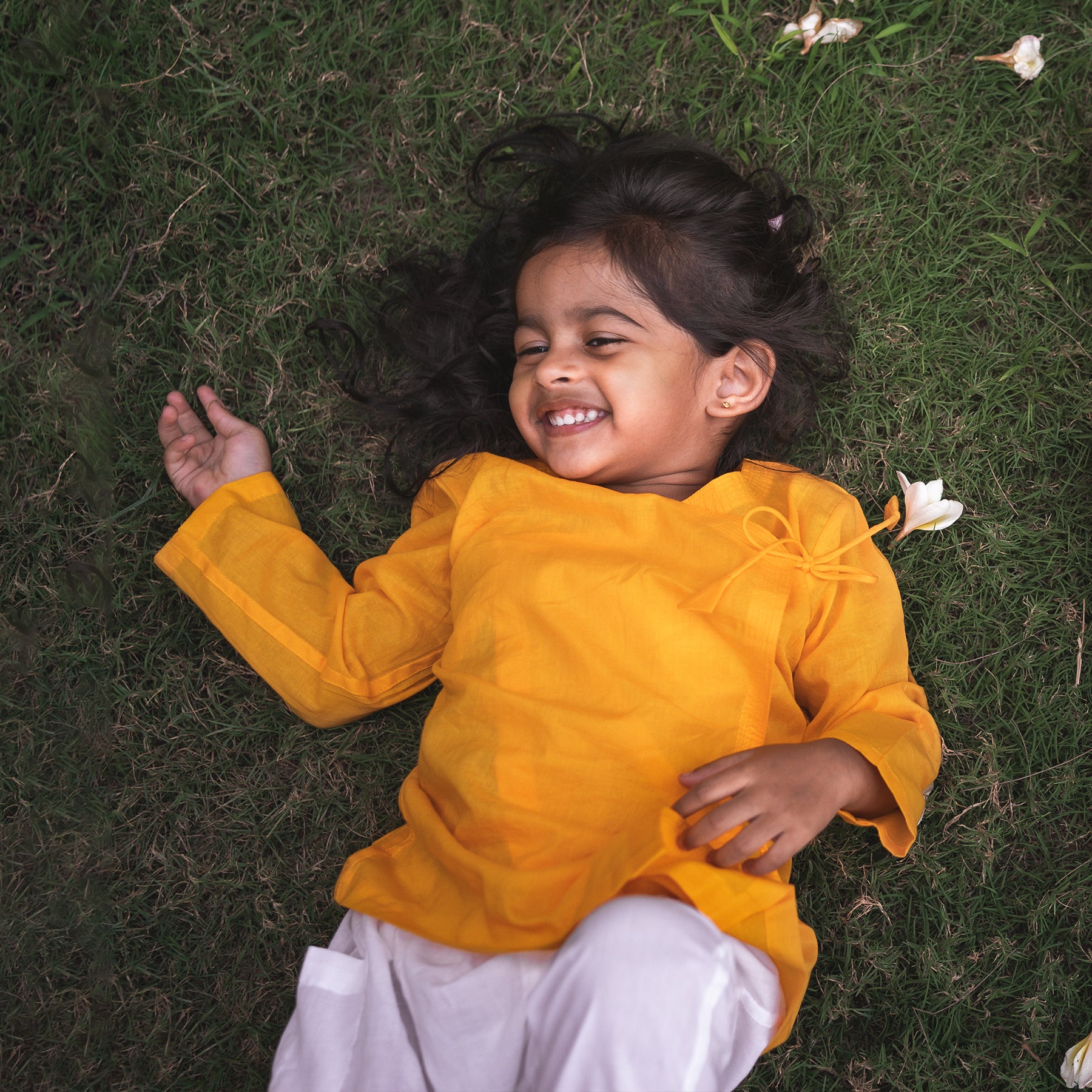 WHITEWATER KIDS UNISEX ORGANIC YELLOW ANGRAKHA  +  WHITE PANTS